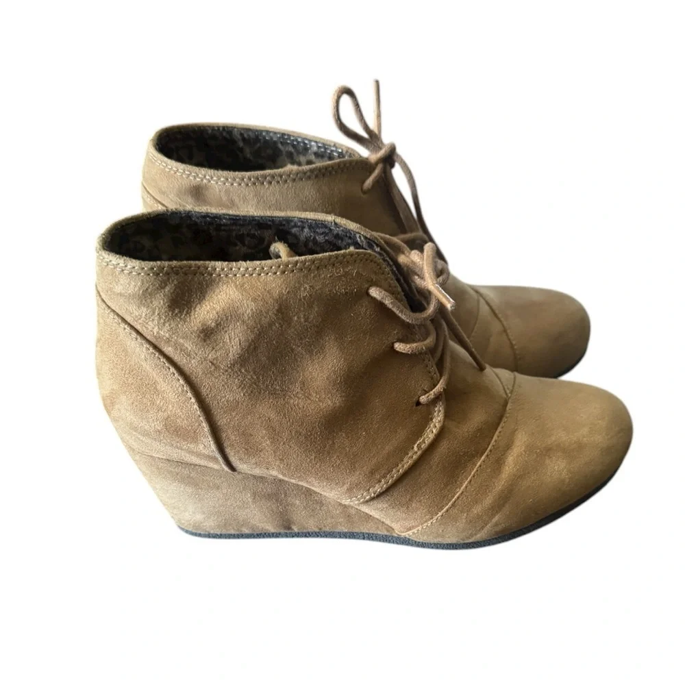 CITY-CLASSIFIED Women's Rex Almond Toe Lace Up Hidden Wedge Ankle Bootie - 7.5